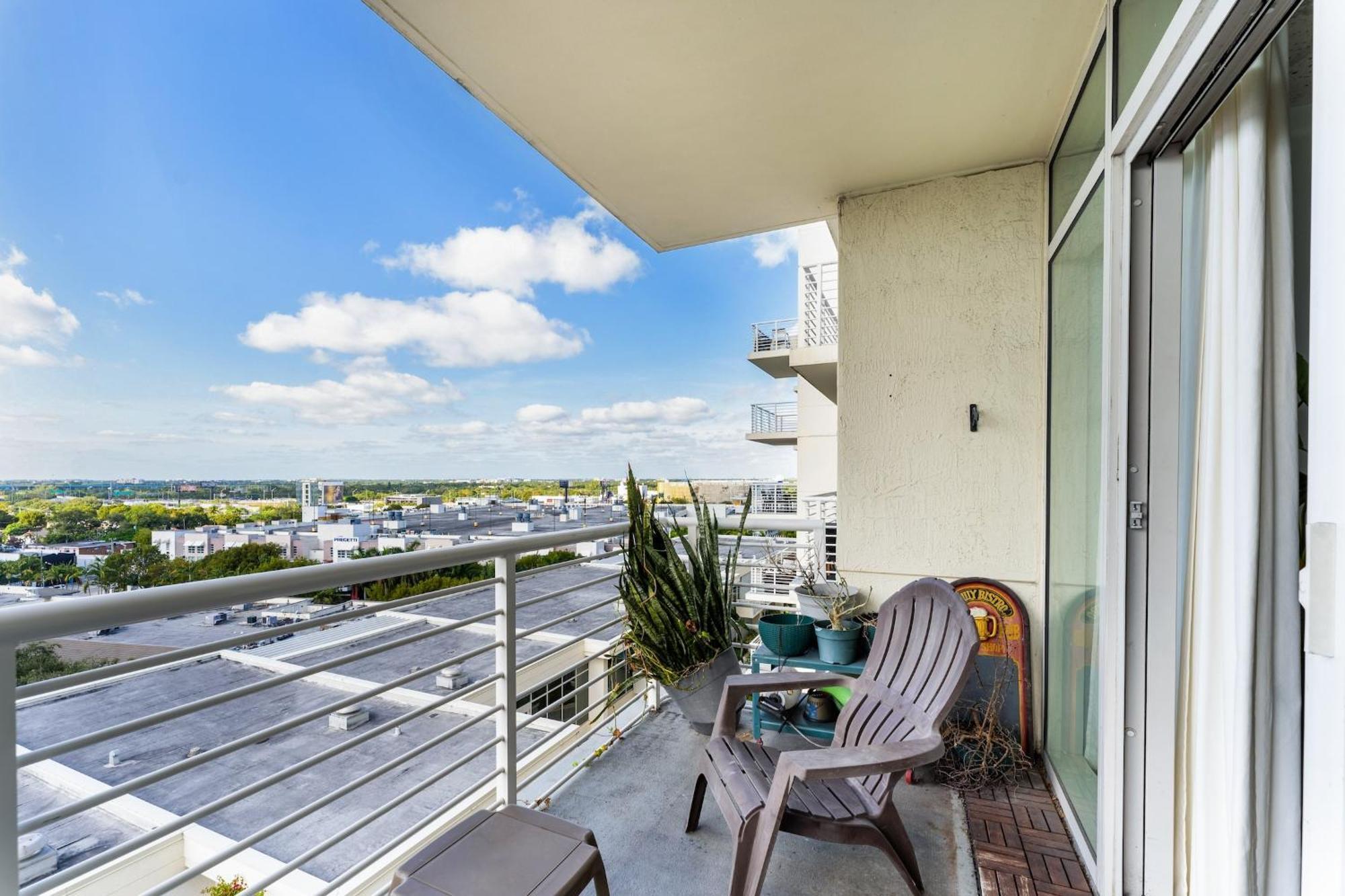 1br Retreat With Bbq, Pool, & Skyline Views Apartment