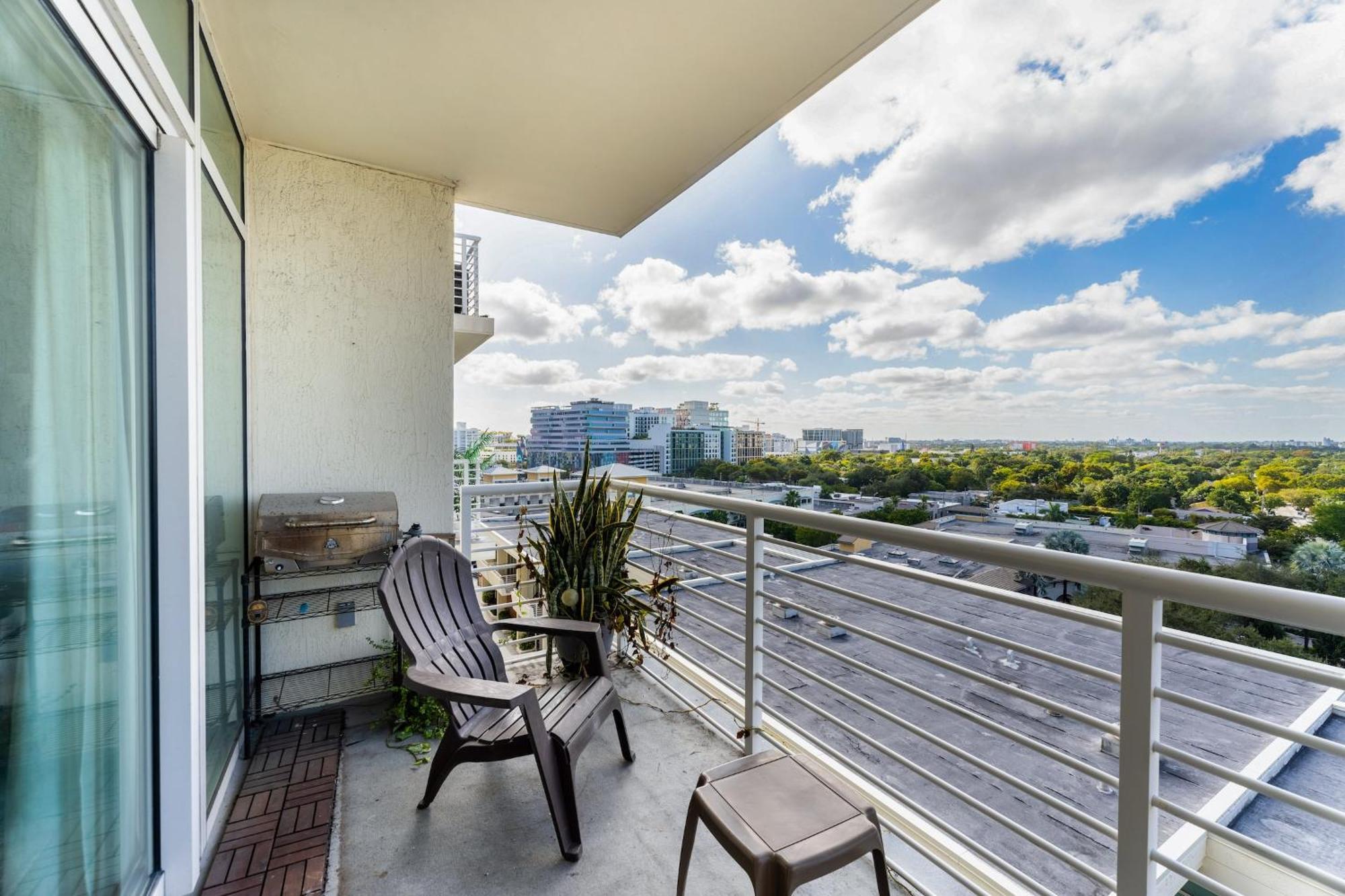 1br Retreat With Bbq, Pool, & Skyline Views Apartment Miami