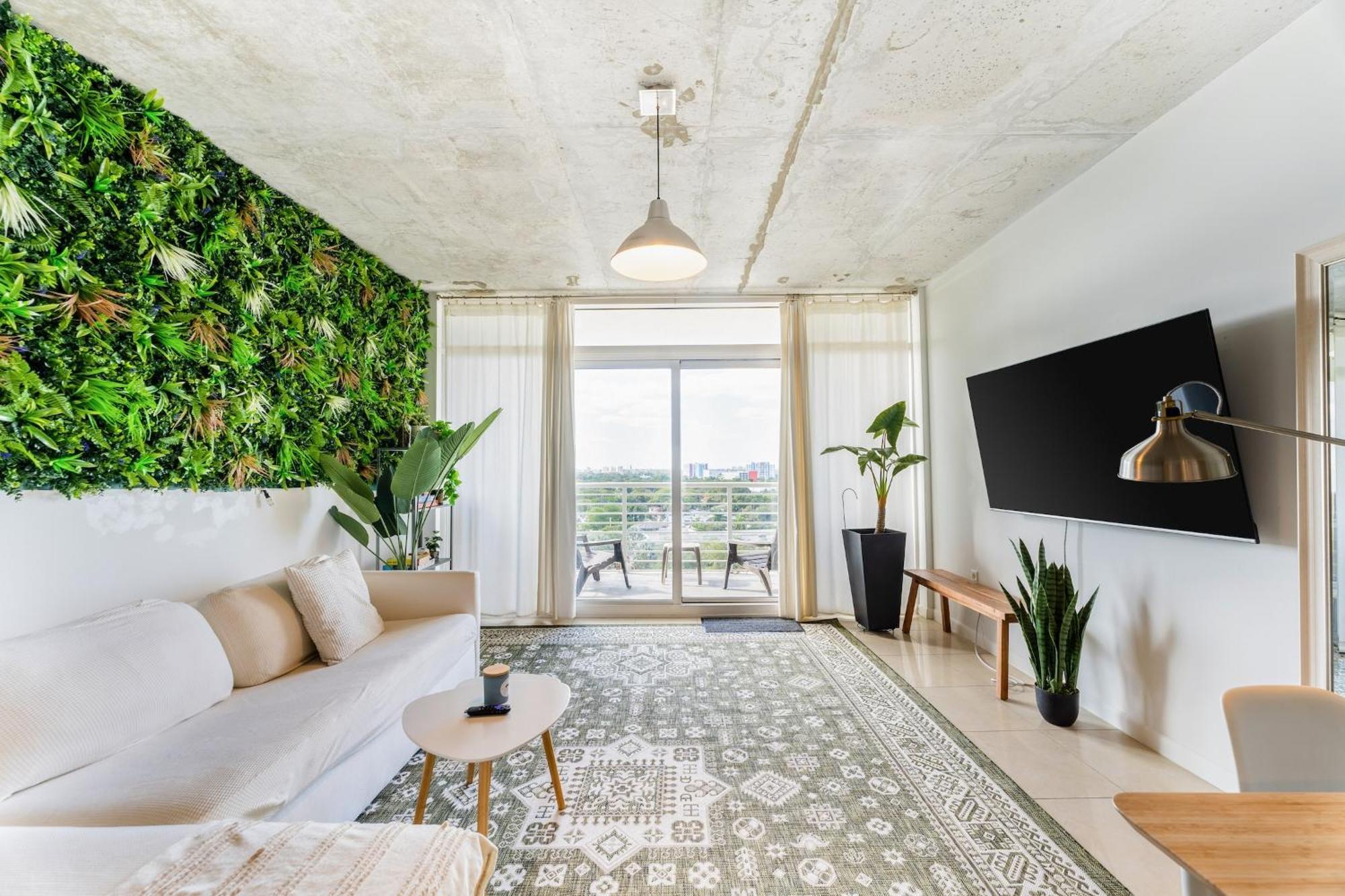 Apartment 1br Retreat With Bbq, Pool, & Skyline Views